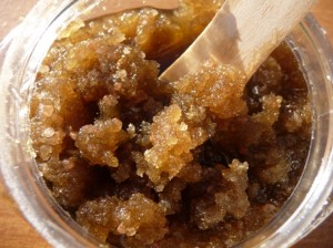 8_brown-sugar-treatment-for-rough-dry-hands
