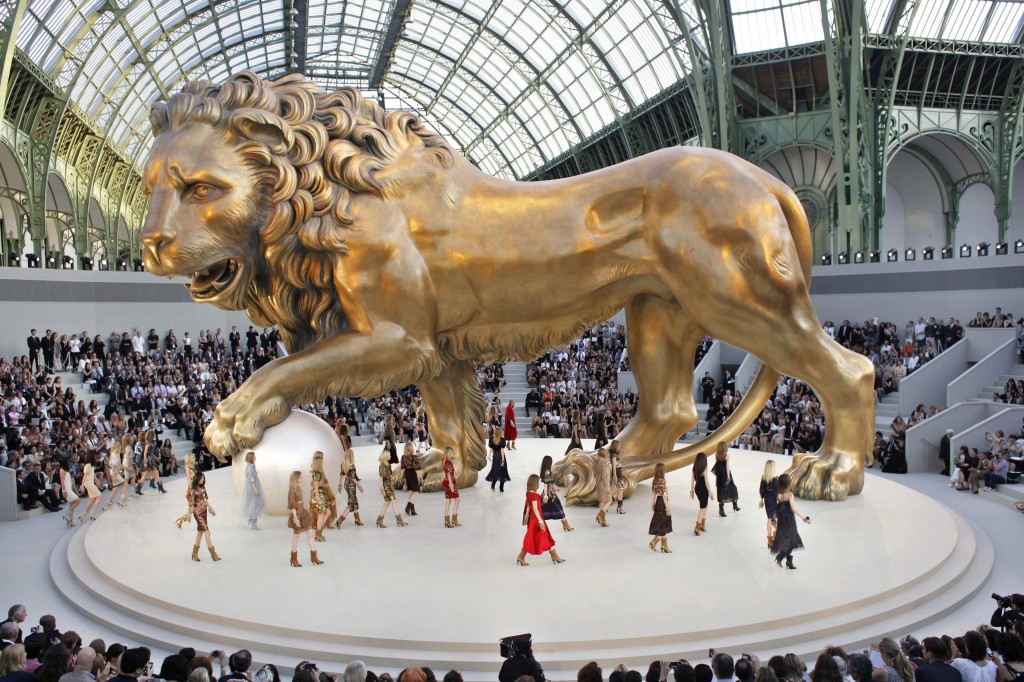 Στο Grand Palais για την κολεξιόν της Chanel – Haute Couture Fall/ Winter 2010-2011