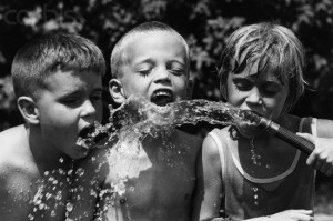 children drinking water k-mag
