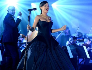 rihanna-diamond-ball-3-1418400319