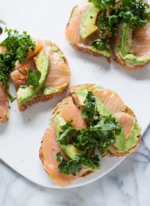 bruscettes-salmon-avocado